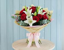 Букет цветов из:  Лилии и Розы в Добринка Липецкая область