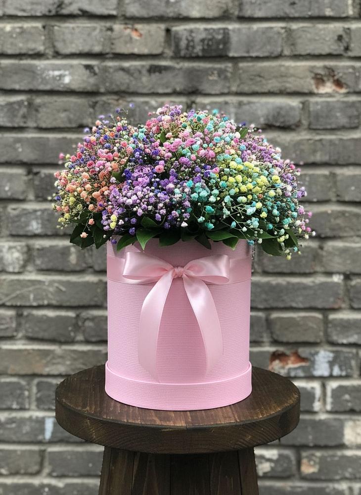 Цветочная композиция из Гипсофила и Розы в шляпной коробке в Добринка Липецкая область