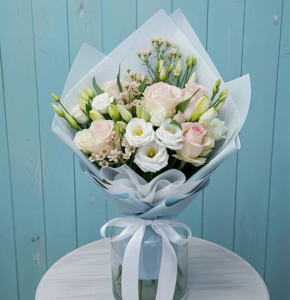 Букет цветов из: Розы и Лизиантусы в Добринка Липецкая область