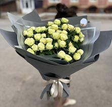 Букет Белые кустовые розы Солинеро в Добринка Липецкая область
