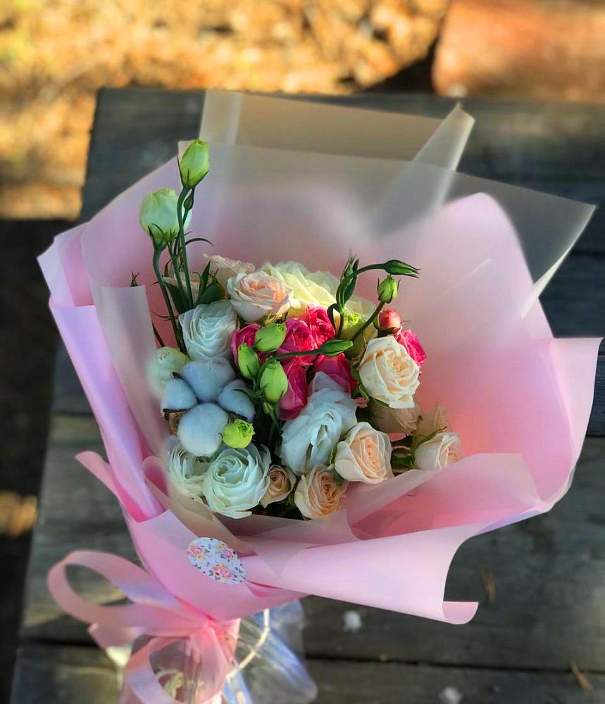 Букет цветов из: Розы и Лизиантусы в Добринка Липецкая область