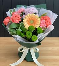 Букет цветов из:  Гвоздики, Розы, Герберы и Хризантемы в Добринка Липецкая область
