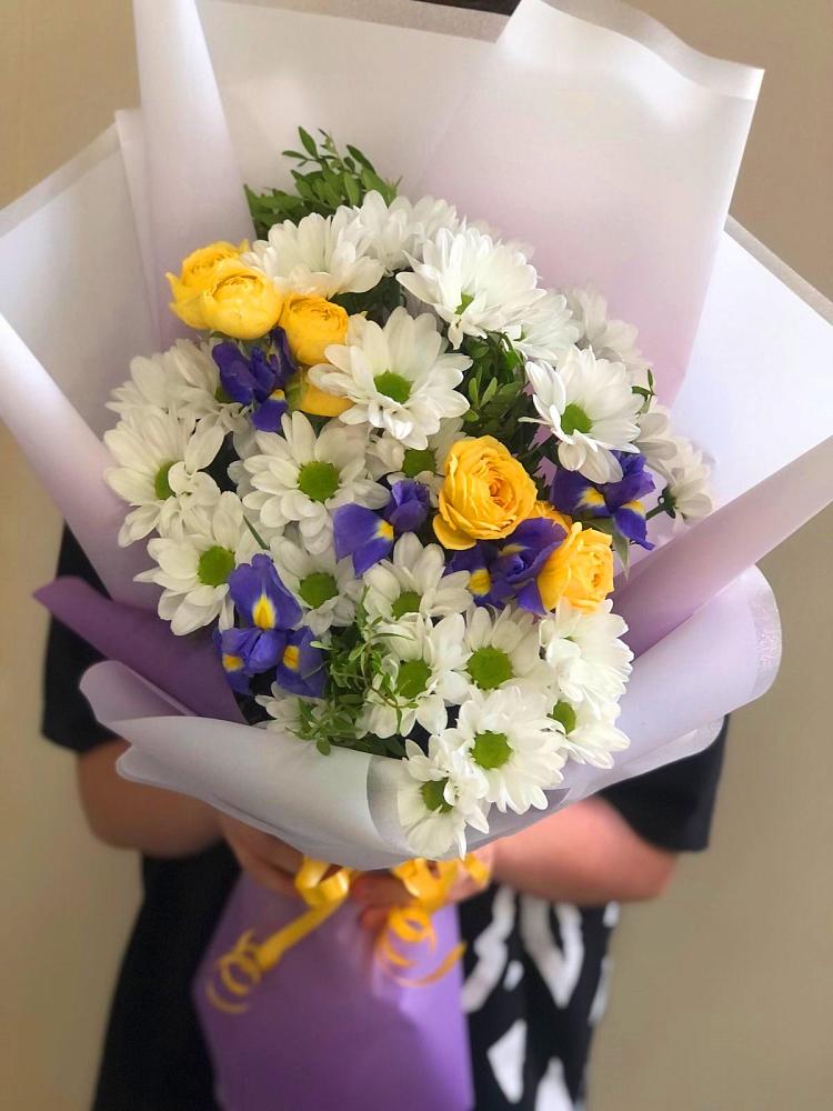 Букет цветов из: Ирисы, Хризантемы и Розы в Добринка Липецкая область
