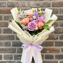 Букет цветов из:  Лизиантусы и Розы в Добринка Липецкая область