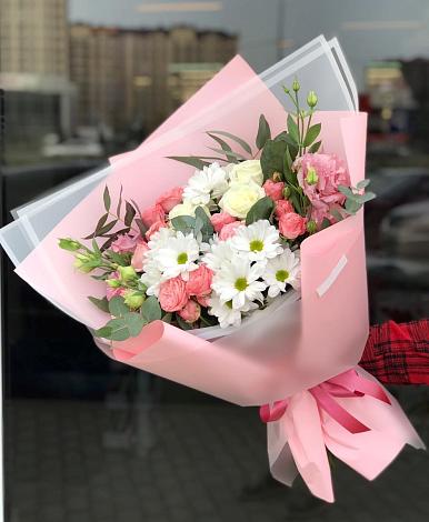 Букет цветов из: Розы, Лизиантусы и Хризантемы в Добринка Липецкая область